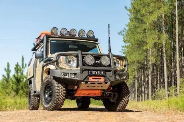 金景配资 参照LC79玩法改装的铃木吉姆尼