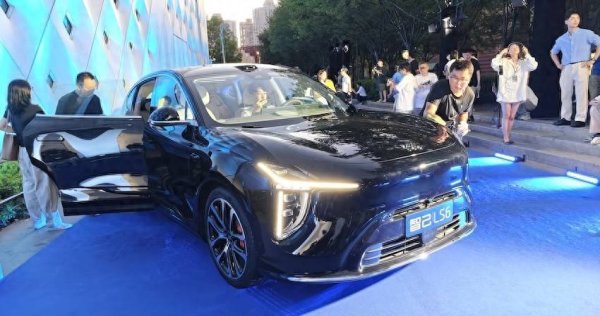 全智股配 20.99万起！智己首款增程车预售，30分钟小订1万台