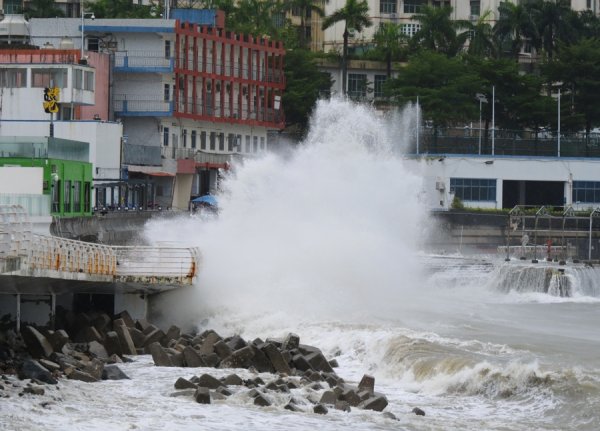 汇盈配资 风王“桦加沙”登陆广东！十余省份台风雨强劲，多地受损严重